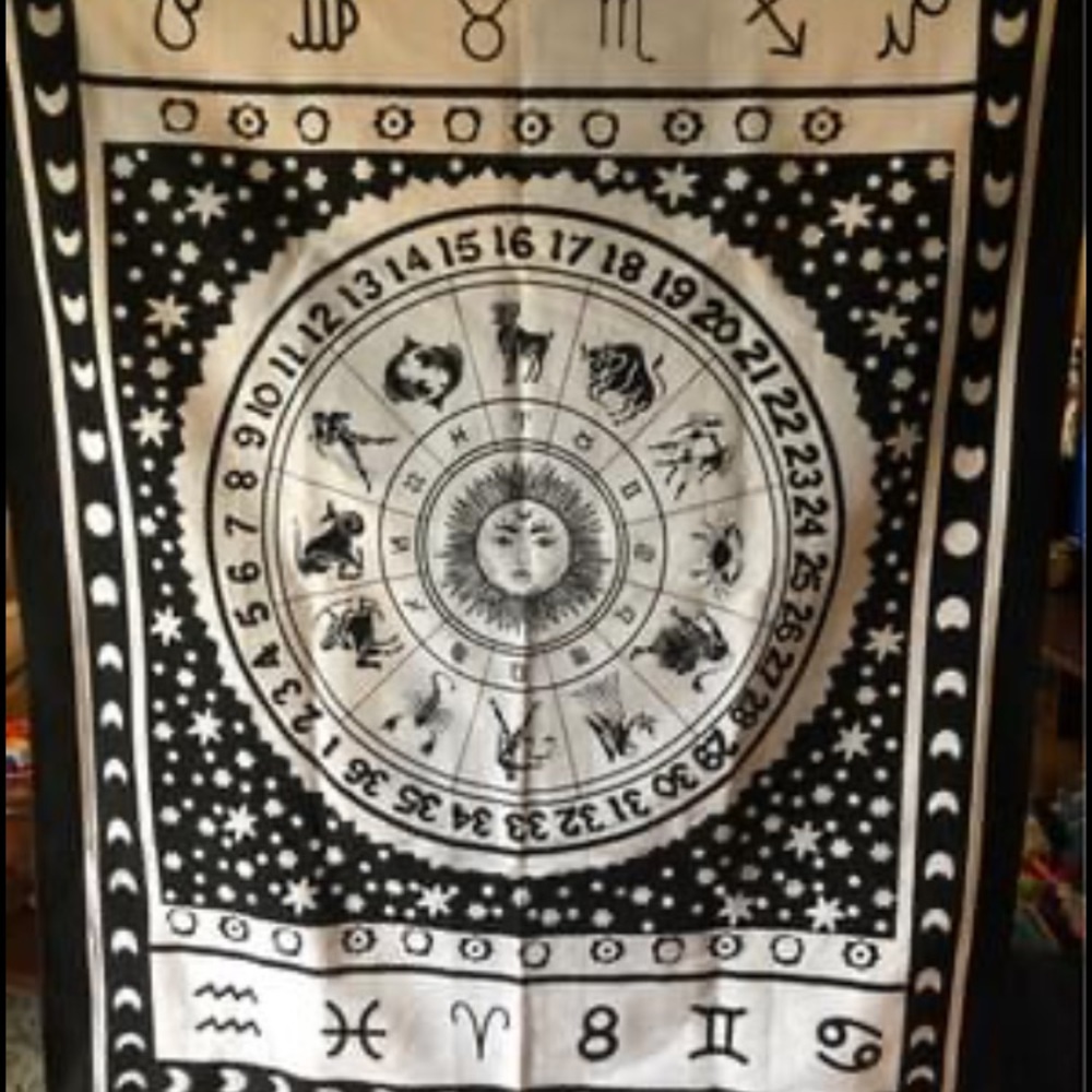 NWOT 🖤 Zodiac Tapestry